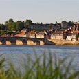 Le pont sur la Loire et la ville